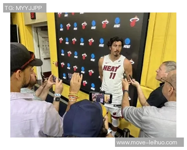 哈克斯替补出彩12投9中高效贡献19分5助攻2抢断助力球队胜利